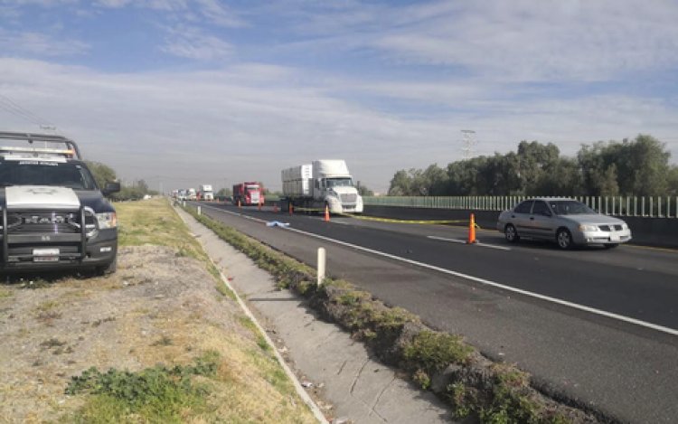 Reportan fallecimiento de hombre en el Circuito Exterior Mexiquense