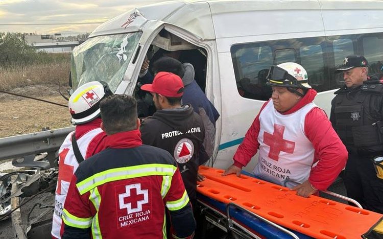 Accidente en el Circuito Exterior Mexiquense deja varios lesionados