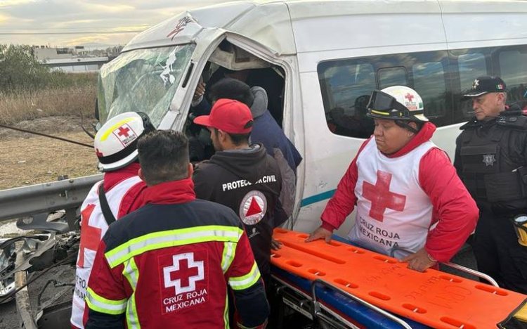 Accidente en el Circuito Exterior Mexiquense deja varios lesionados