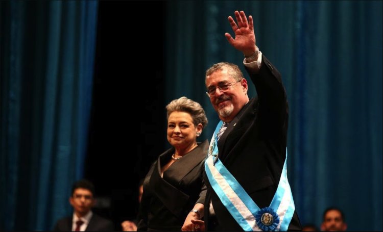 Bernardo Arévalo juró como presidente de Guatemala, tras ocho horas de retraso e incertidumbre