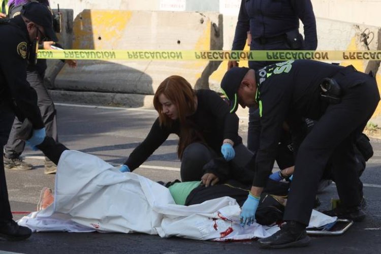 Hombre se arroja desde un puente en la Calzada Zaragoza de la CDMX