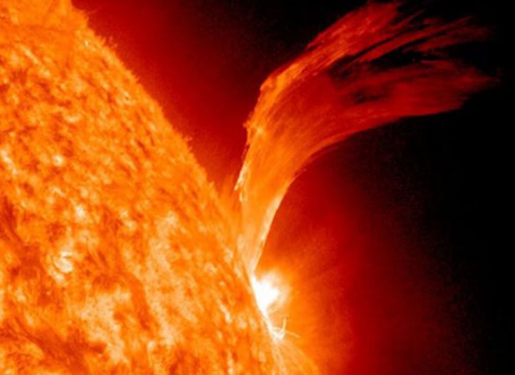 Dos explosiones solares impactaran la tierra