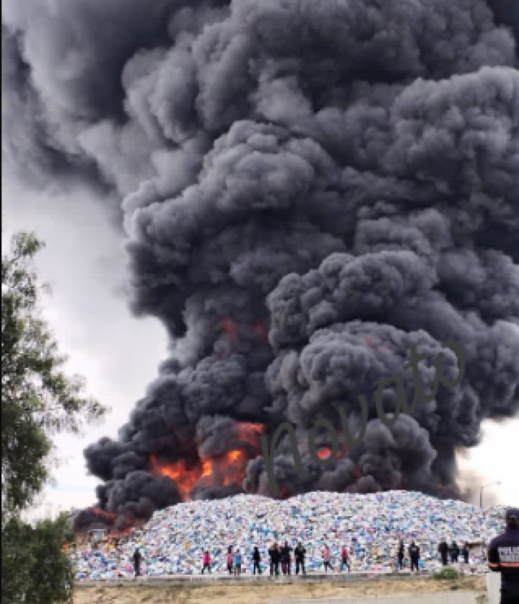 Reportan fuerte incendio en planta recicladora, Valle de Chalco