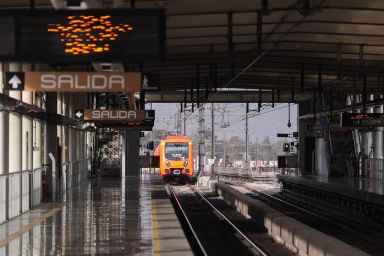 Generan críticas, reapertura total de L12 del Metro en CDMX