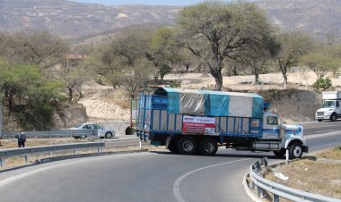 Camioneros colocan bloqueo parcial en carretera Cuacnopalan-Oaxaca