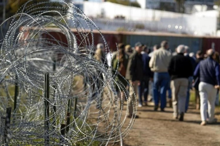 Caravana antinmigrante se aproxima a la frontera mexicana