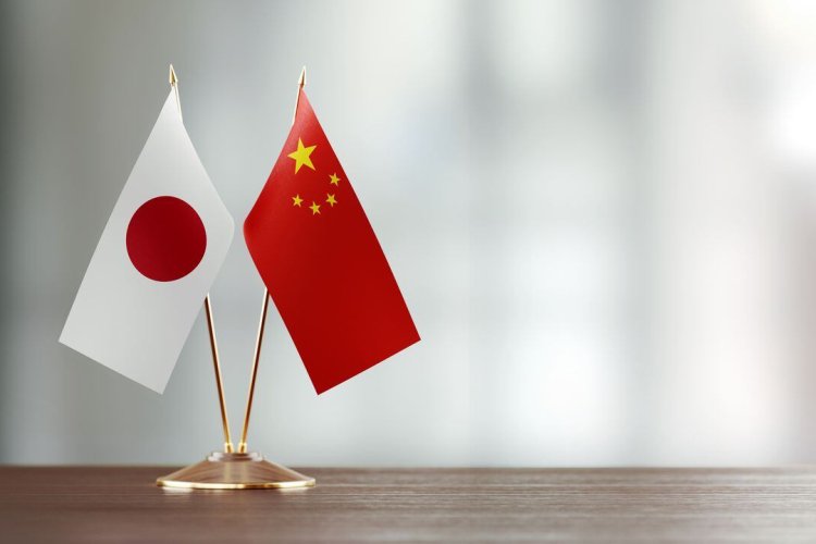 El factor político en el desarrollo de China y Japón en el siglo XIX