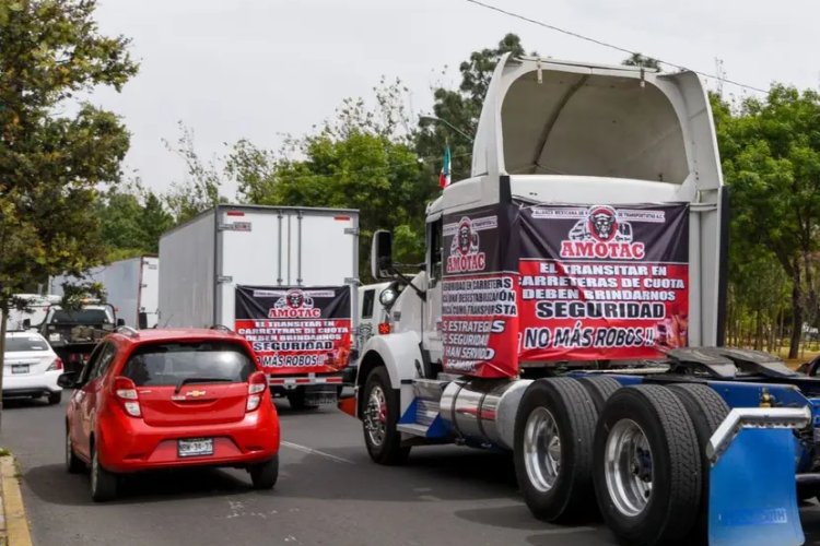 Transportistas realizan paro nacional y bloqueos en autopistas