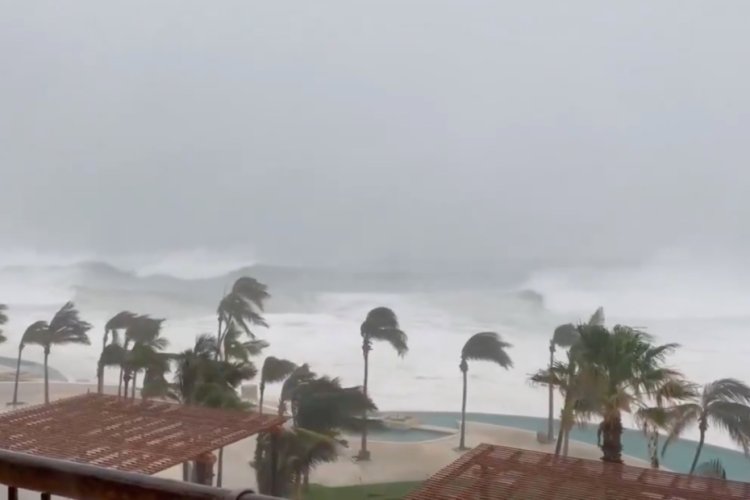 Coordinadora Nacional de Protección Civil, presenta protocolos sobre cómo actuar por amenaza de huracán