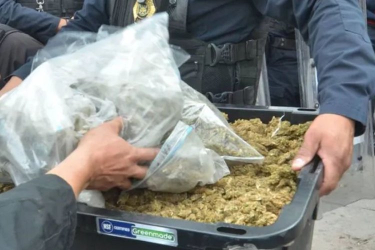 Detienen a adulto mayor con más de cien dosis de droga en la CDMX