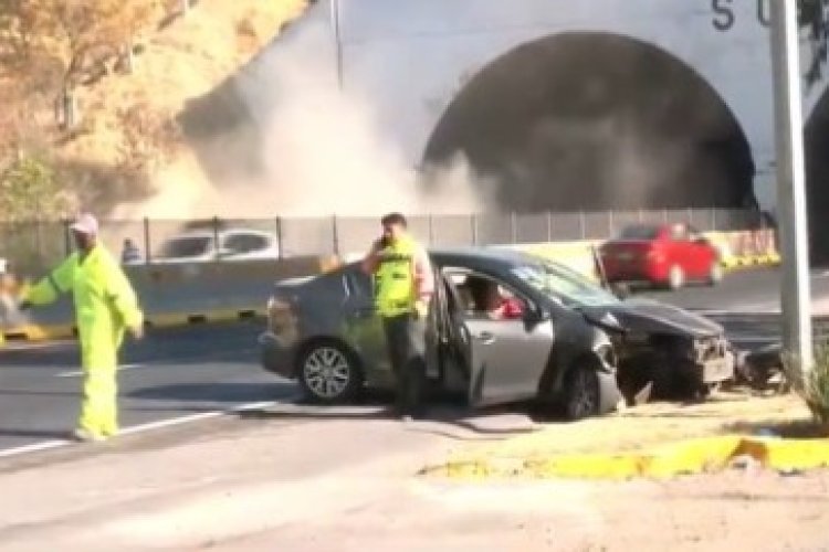 Auto pierde el control y atropella cinco personas en la autopista Chamapa-Lechería