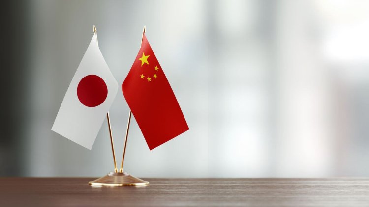 El factor político en el desarrollo de China y Japón en el siglo XIX