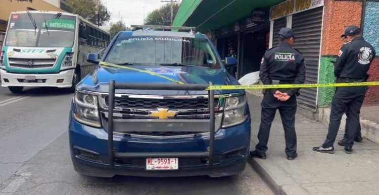 Inspector de comercio del ayuntamiento de Toluca pierde la vida en la calle tras sentirse mal