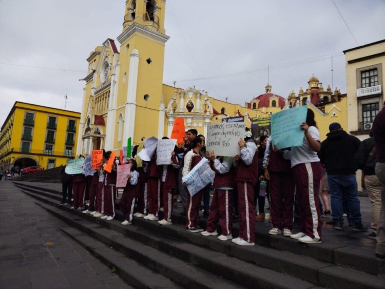 Estudiantes exigen la escrituración del terreno de su escuela, pues no se tiene acceso a obras