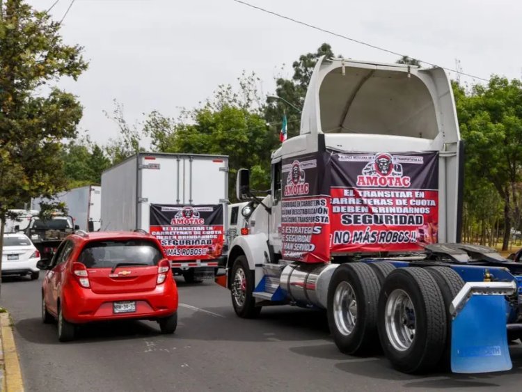 Transportistas realizan paro nacional y bloqueos en autopistas