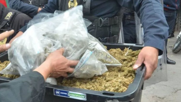 Detienen a adulto mayor con más de cien dosis de droga en la CDMX