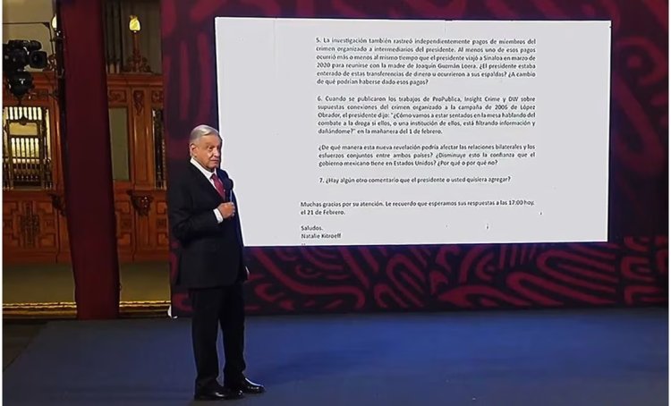 A pesar de advertencias de YouTube, AMLO vuelve a mostrar carta de reportera del NYT