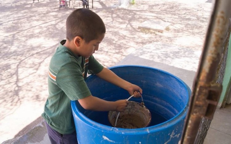 Colonias de la periferia de Durango se abastecen de agua con pipas