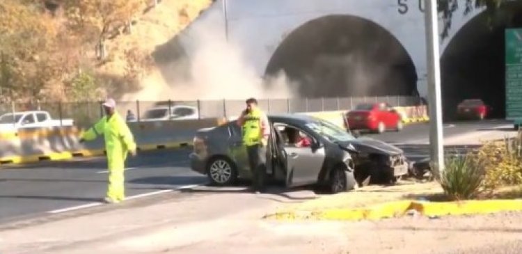 Auto pierde el control y atropella cinco personas en la autopista Chamapa-Lechería