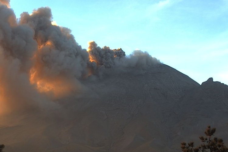 Cancelan vuelos por ceniza del volcán Popocatépetl