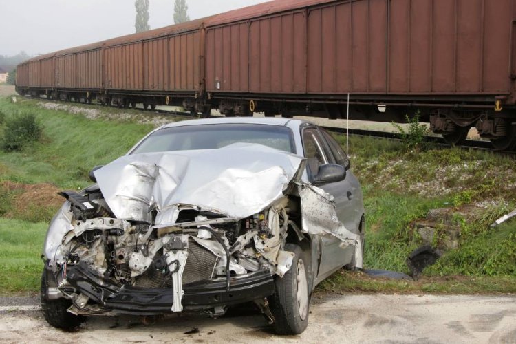 Madre e hijo fueron arrastrados 100 metros por un tren en Sinaloa