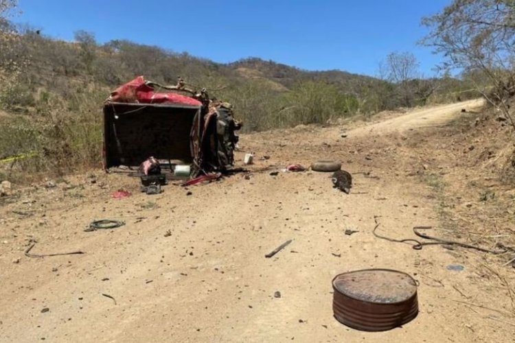 Fallecen tres jornaleros por explosión en narcomina de Michoacán