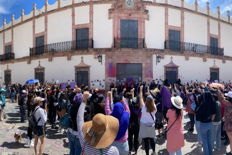 Piden renuncia del gobernador de Zacatecas, tras represión en la marcha del 8M