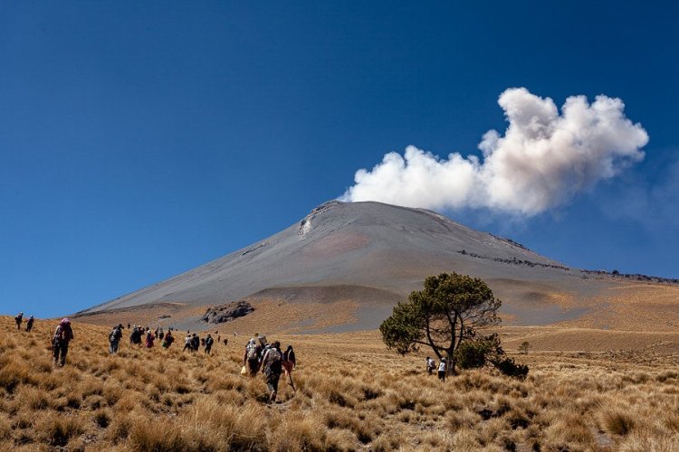 Instalan retén en Paso de Cortés para evitar ofrendas al volcán Popocatépetl