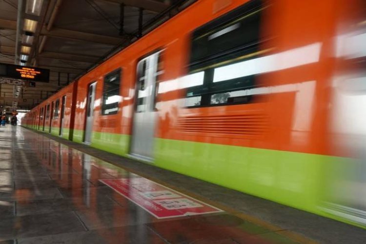 Hombre pierde la vida al caer en las vías del Metro La Raza