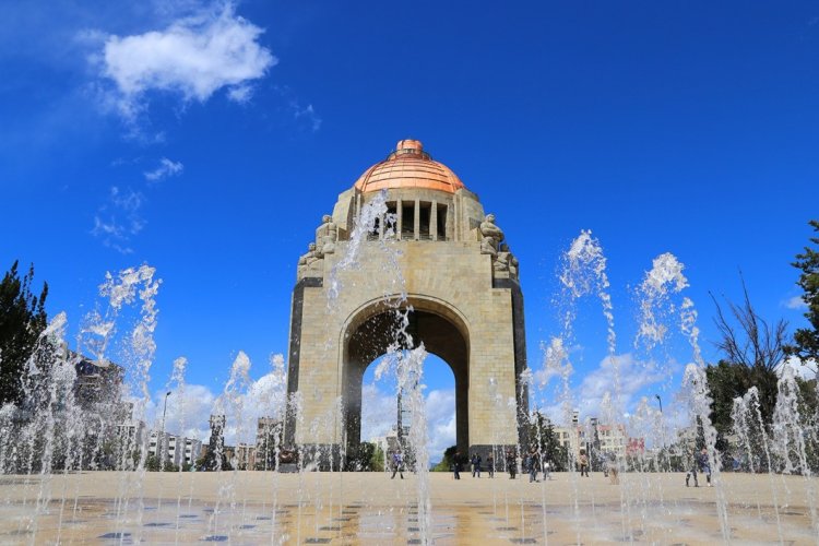 Realizan siesta masiva en la Ciudad de México por el Día Mundial del Sueño