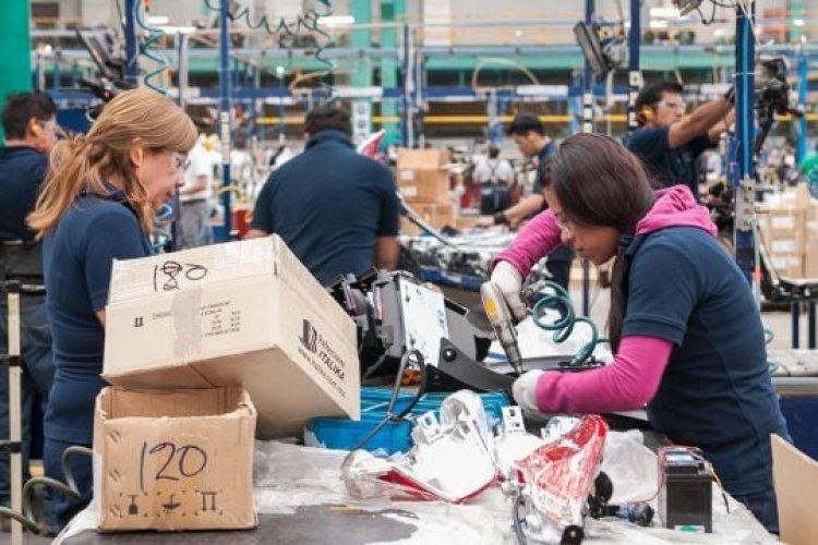 Coneval: mexicanas trabajan más horas, por menores sueldos