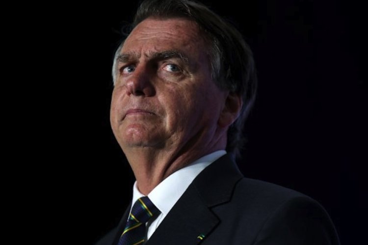 Acusan a Jair Bolsonaro por falsificar certificados de vacunación Covid durante su mandato