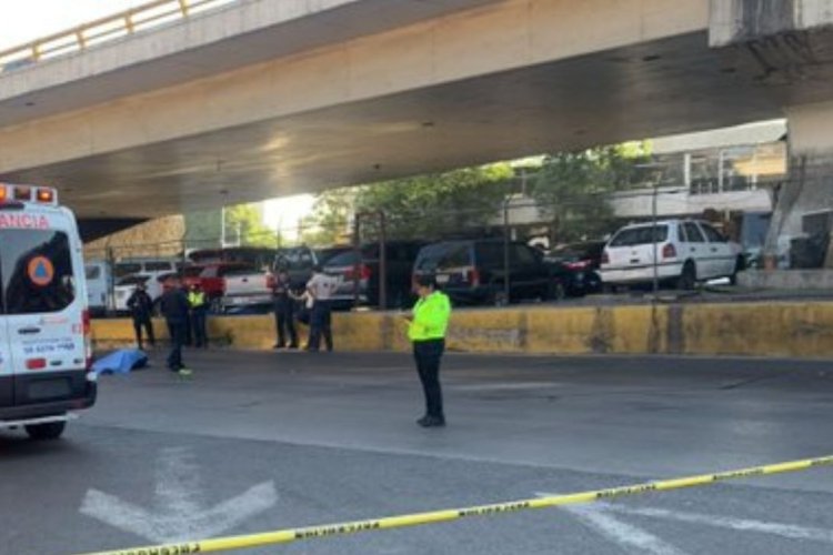 Motociclista muere atropellado mientras circulaba por Circuito Interior, CDMX