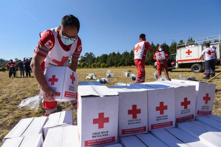 Instalan centro de acopio en apoyo de brigadistas que combaten incendios forestales