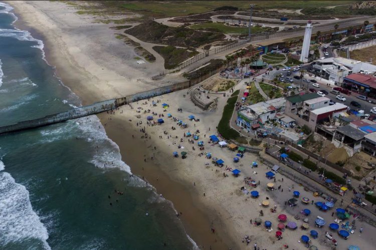 Por altos niveles de contaminación cierran playas en Baja California