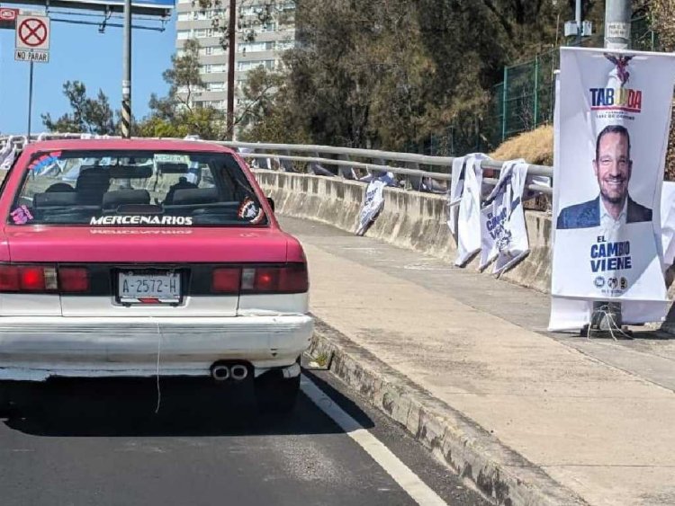 Acusan al alcalde interino de Iztapalapa por retirar ilegalmente propaganda de Taboada