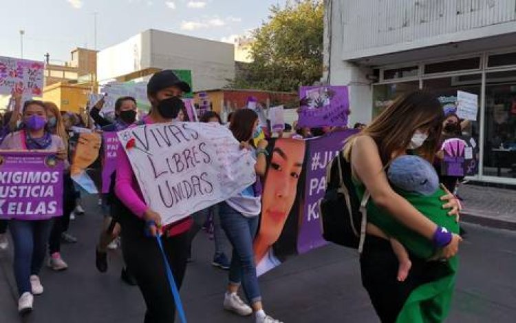 Marchan mujeres en Guanajuato por Día Internacional de la Mujer