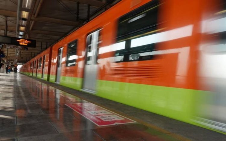 Hombre pierde la vida al caer en las vías del Metro La Raza