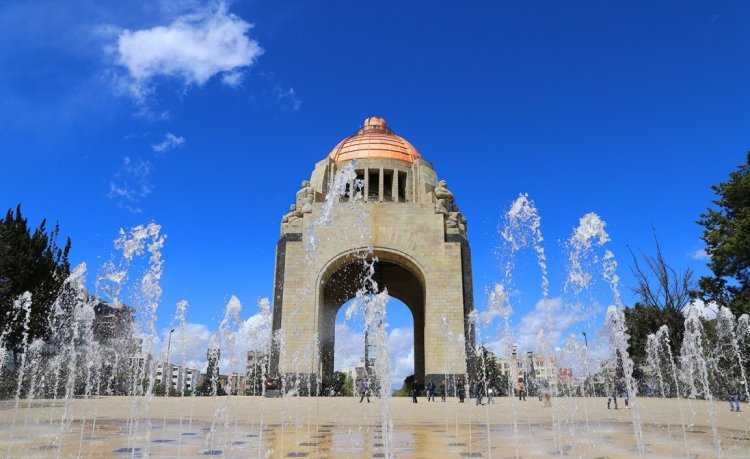 Realizan siesta masiva en la Ciudad de México por el Día Mundial del Sueño