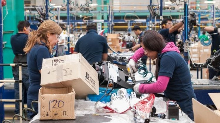 Coneval: mexicanas trabajan más horas, por menores sueldos