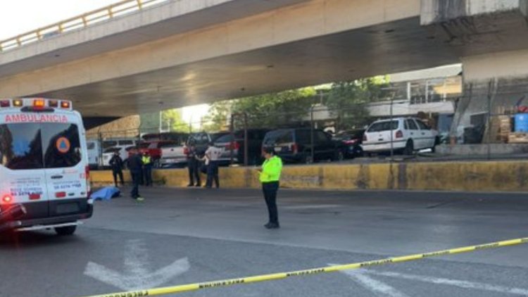 Motociclista muere atropellado mientras circulaba por Circuito Interior, CDMX