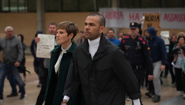 Futbolista Dani Alves, responsable de violación sale de prisión luego de pagar una fianza