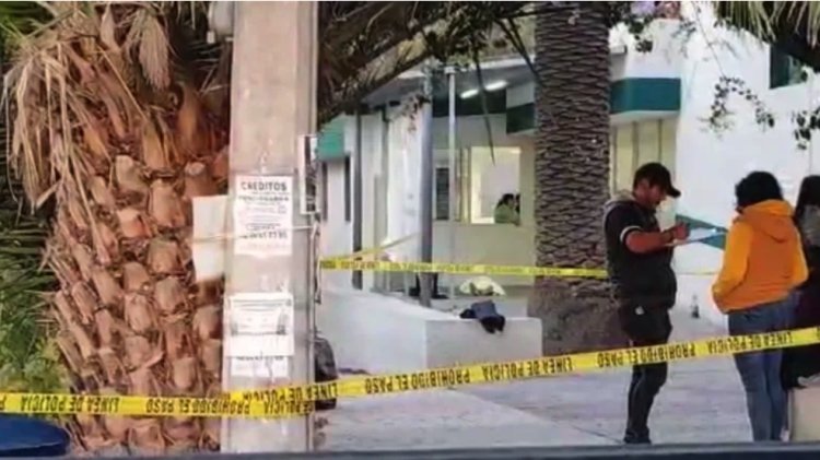 Hombre muere mientras esperaba ser atendido en clínica del IMSS en Puebla