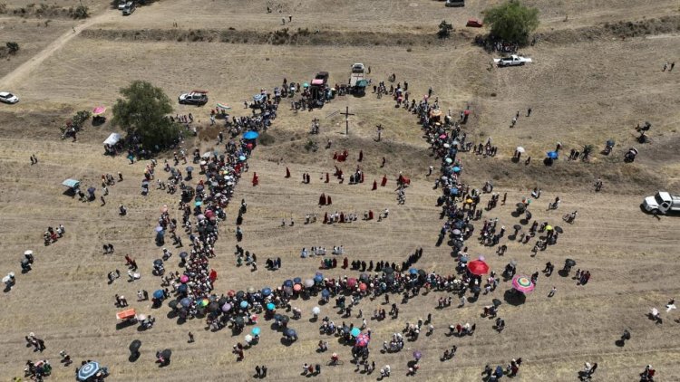 Realizan tradicional Viacrucis de Viernes Santo en Tecámac, Estado de México