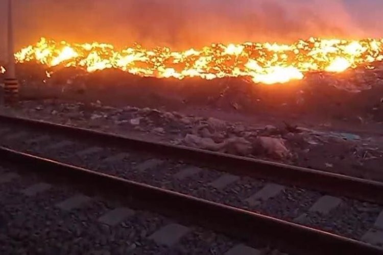 Arde basurero de Apaseo Grande en Guanajuato