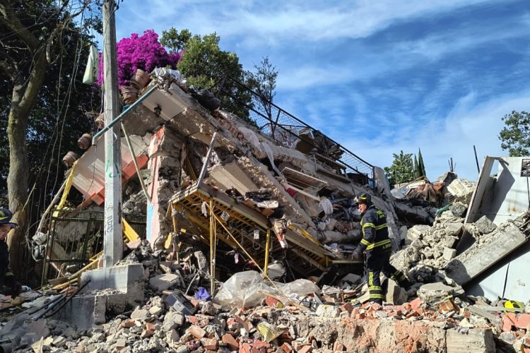 Explosión ocasiona derrumbe de casa al sur de la CDMX