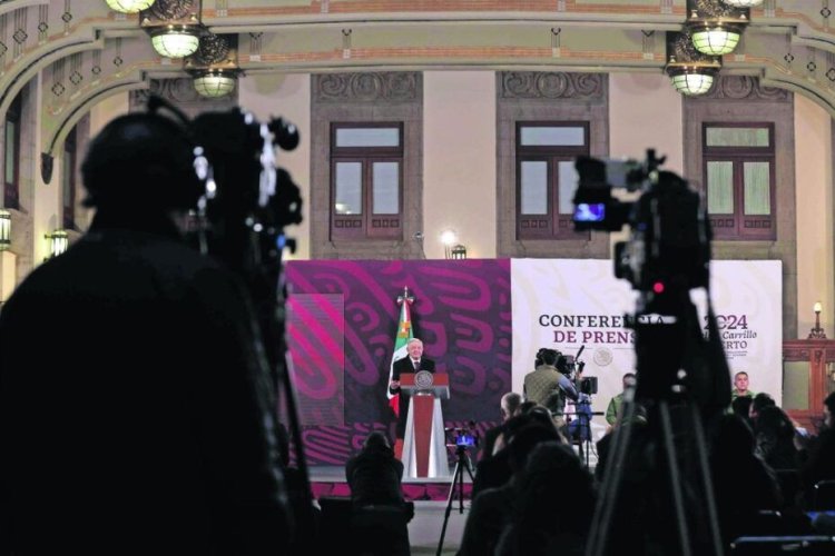 Califican de tibia, la decisión del INE de no cancelar mañaneras de AMLO