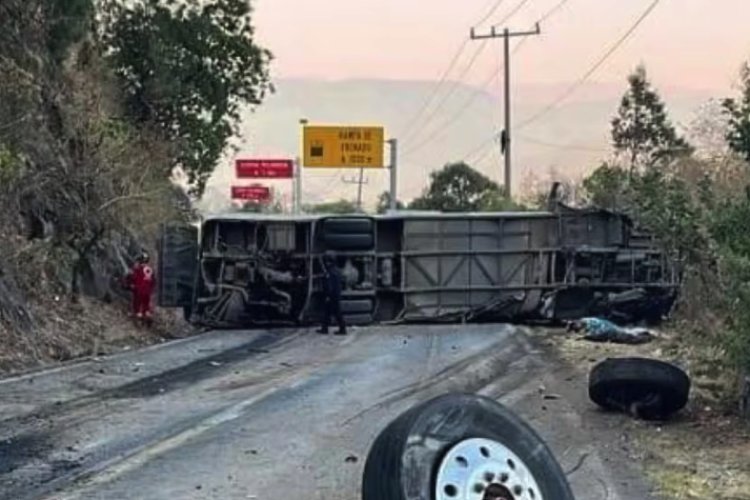 Más de 10 muertos deja fatal accidente automovilístico de peregrinos en el Edomex