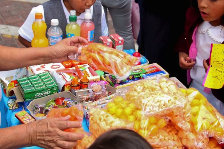 Escuelas en México promueven obesidad y diabetes en niñas, niños y adolescentes