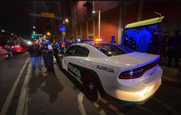 Balacean a mujer afuera del Metro Bellas Artes durante presunta riña